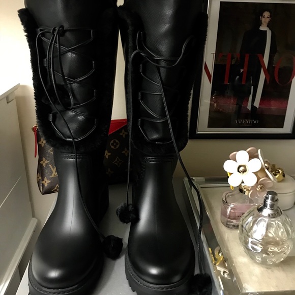stuart weitzman waterproof boots